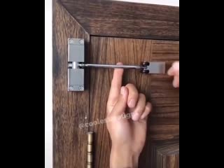 yazhekhozyain l installation of a door closer on an interior door